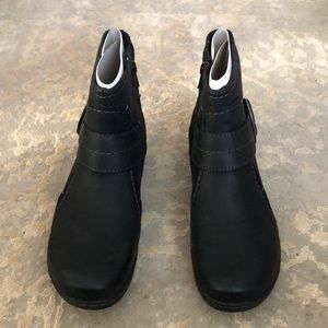 Clarks ankle boots black size 8